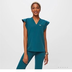Figs Caribbean blue natal flutter sleeve scrub top Large